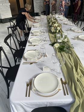 A long table with white plates and flowers

Micro-wedding

Intimate wedding reception