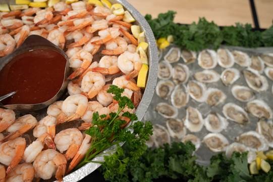 A bowl of shrimp and oysters

Holiday Party

Seafood Bar

Raw Bar